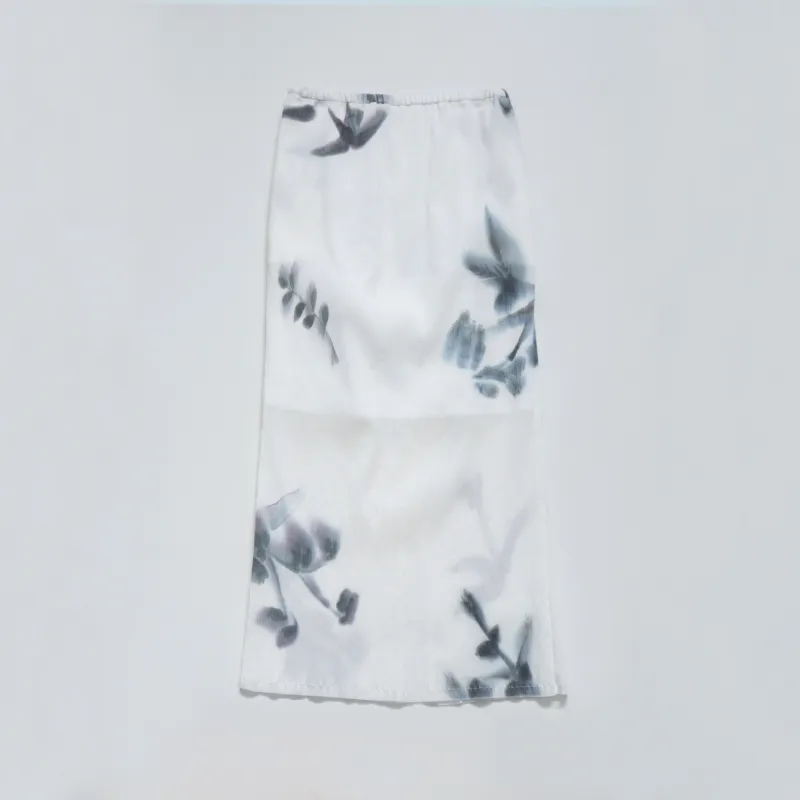 「garden」柄のスカート