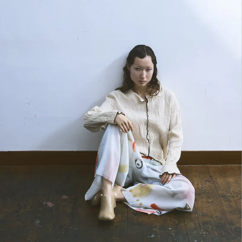 「hobby」柄のパンツとカディコットンのトップス