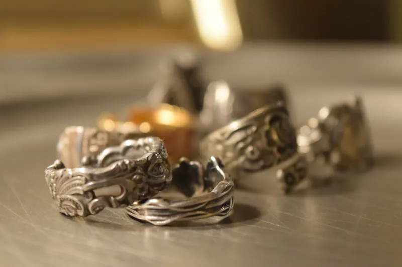 「ヴィンテージアクセサリー」スプーンリングやシルバーアクセサリーをリングを中心にご用意しますのでお気に入りを見つけにいらしてください。