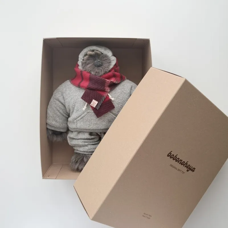 メインキャラクターのボボ 色々な服を着ます（専用箱付き）。