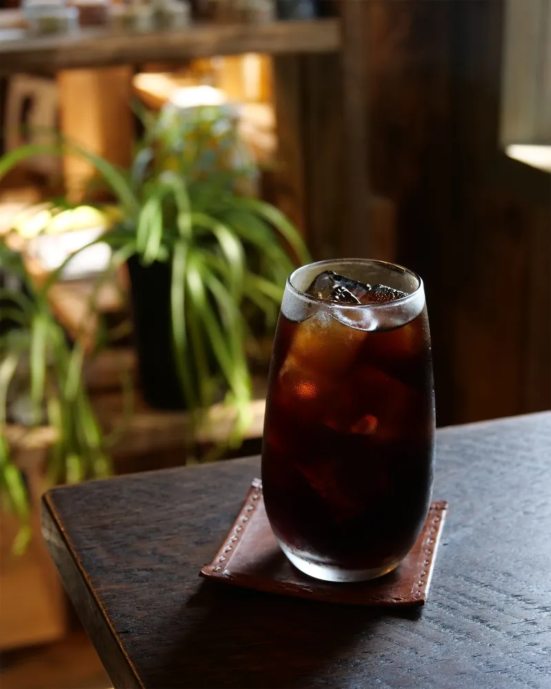 「自家焙煎アイスコーヒー」東ティモール産のフェアトレードのコーヒー豆をアイスコーヒーのために焙煎しています