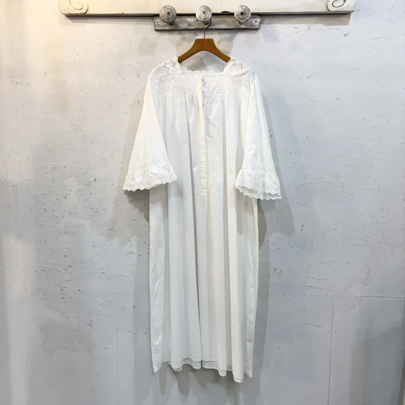 「German fisherman smock」ドイツの漁師や船乗りの為の縦縞模様が特徴の仕事着。