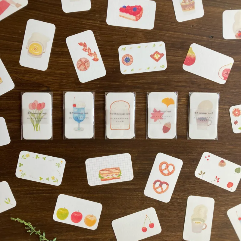 「季節のメッセージカード」「パンのメッセージカード」それぞれ5柄ずつが入ったメッセージカード。定番人気です！