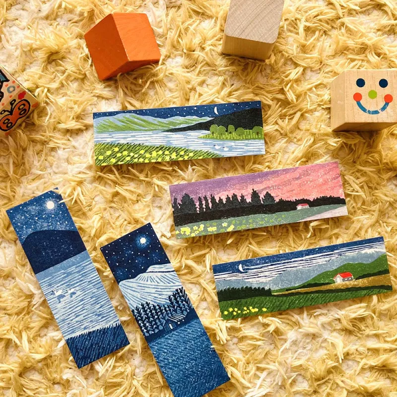「しおり」絵本の小径さんと制作したオリジナルのしおりです。日々の読書のお供にぜひ。