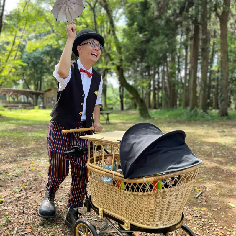 お待ちの間はおふざけ担当「つるつるさん」がいんちきマジックを披露する事も！　ペイント中のいたずらにもご注意を！
