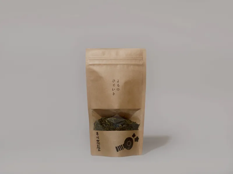 「よるのひといき」店舗で少量ずつ丁寧に焙煎しております。少し変わり種のほうじ茶です。是非一度飲んでみてください。