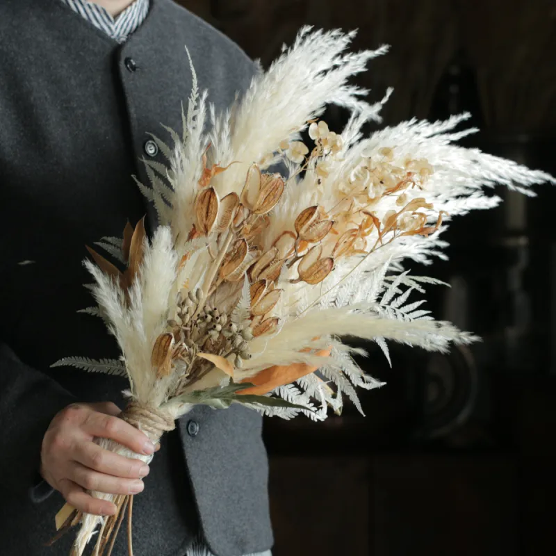 「ドライフラワースワッグ」壁に飾るだけで空間が華やぐ、長く楽しめる花飾りです。