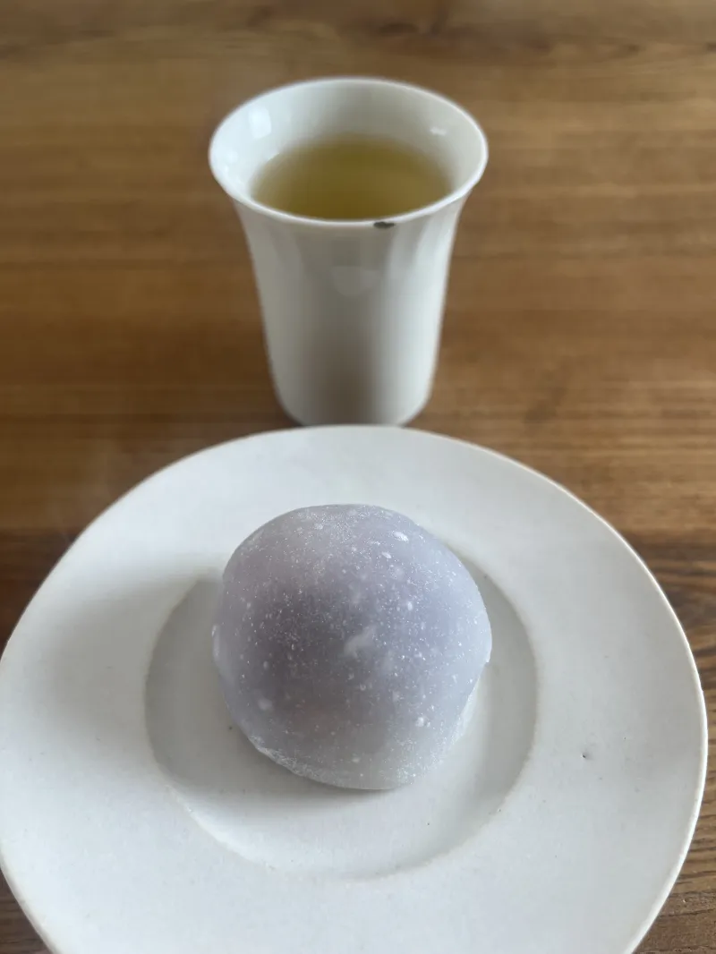 「阿波晩茶と和菓子」しゅうさんの和菓子とも阿波晩茶は最高に合いますのでぜひご一緒に。