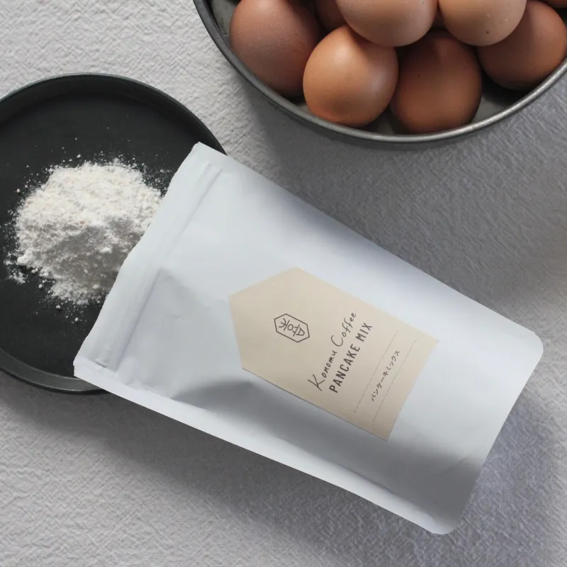「パンケーキミックス」道産の有機薄力粉と大樹町産の有機全粒粉を使用したオリジナルパンケーキミックス。ほんのり甘く、もっちりとした食感が特徴。