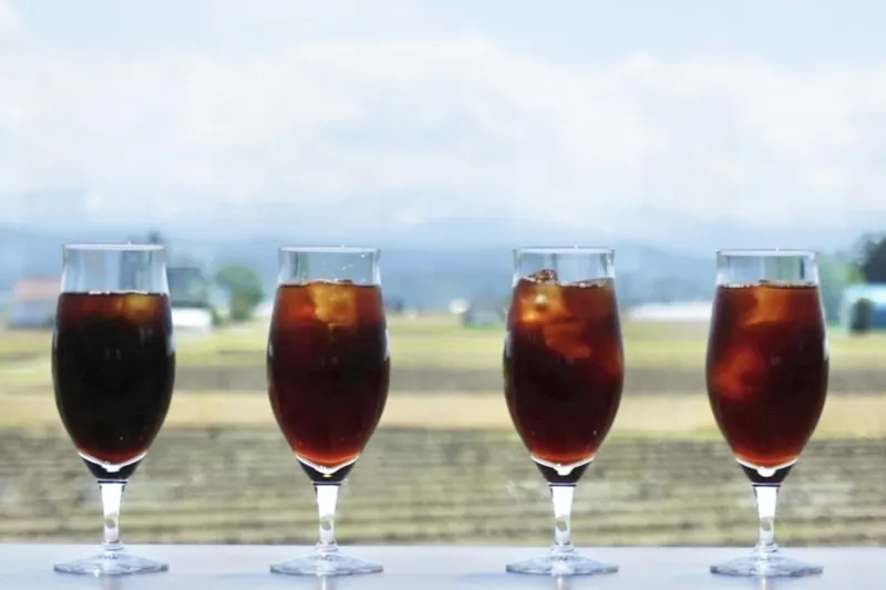 「水出しコーヒー」二階の喫茶で焙煎してる珈琲、東川町の天然水で仕上げます。
