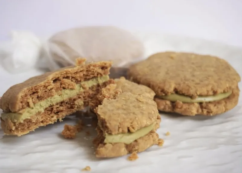 「バーチディダーマ」お菓子喫茶 みうらのスペシャリテ。ヘーゼルナッツ、ピスタチオ、自家焙煎珈琲の3種。