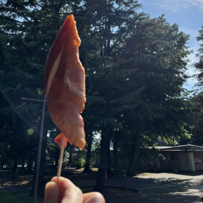 「スモークチキン」鳥取県大山鶏の胸肉で作っています