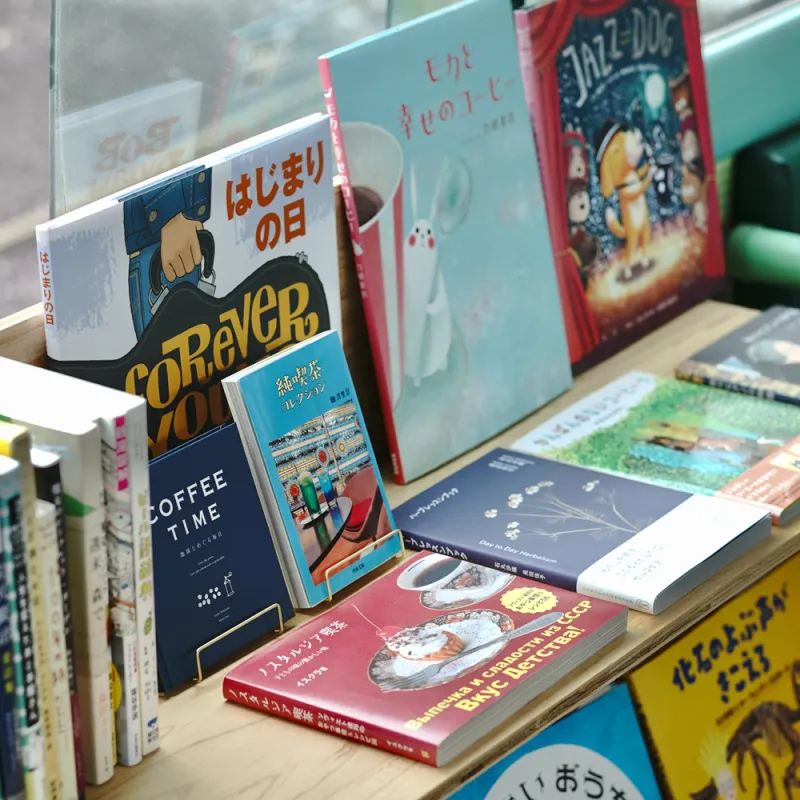 「絵本と一般書」新しい本も古い本も。いろいろあります