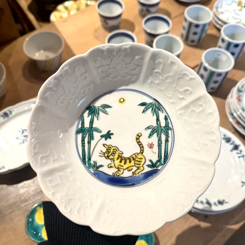 「樋山真弓さんのうつわ」ユーモアあふれる絵付けが食卓を楽しくしてくれる器です。