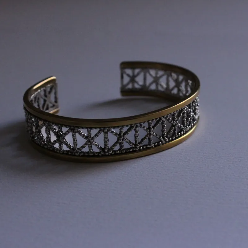 「閑座 bangle」粒を重ねて模様を描く一点物