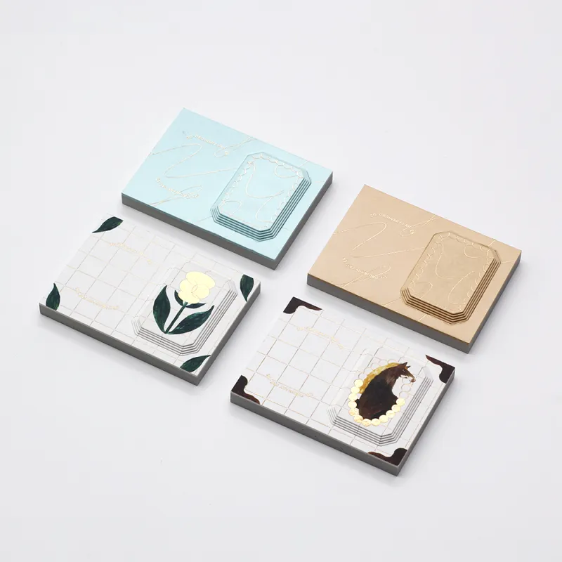 名古屋の印刷会社Morikawa Paperがつくる紙のブローチ「So Ordinary Paper」。精密に合紙された層が美しいアイテム。