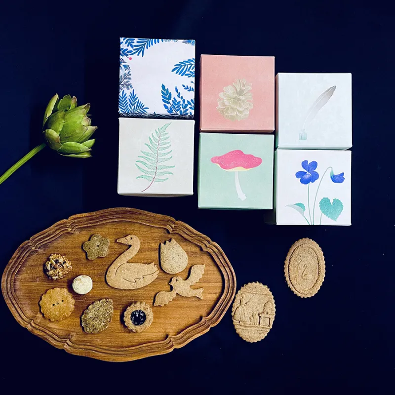 「クッキー箱」お好きな、かわいいお菓子箱、焼き菓子が選べて詰めれます。